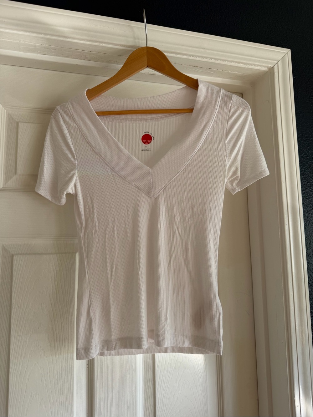 Anthropologie Women's White V-Neck Ribbed Tee